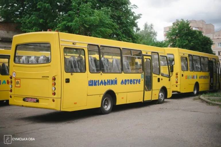 Чотири громади Сумщини отримали нові «шкільні автобуси»