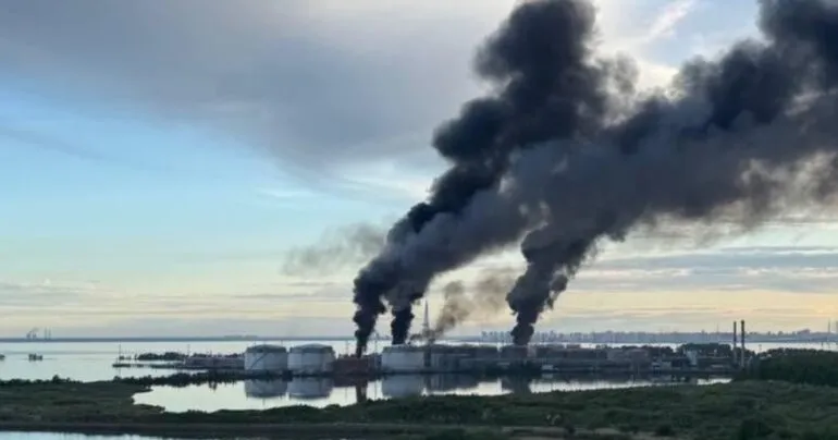 Зеленський підтвердив удар по нафтовому терміналу в Петербурзі в день відкриття економічного форуму