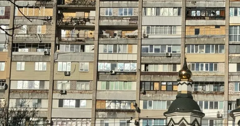 Росія вночі атакувала Херсон – загинула жінка, шестеро людей поранені