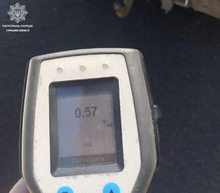 Сумські патрульні зупинили п’яного водія, який проїхав на червоний сигнал світлофора
